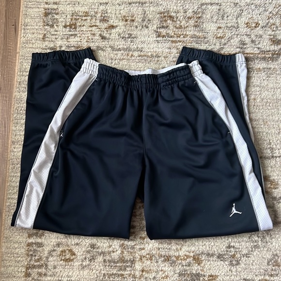 Air Jordan Men Sweatpants (XL) - Picture 4 of 10